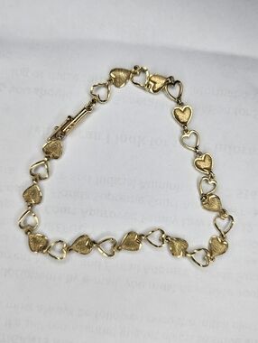 Vintage estate 14K  Gold Heart Link Diamond Cut Bracelet. 4.8 Grams